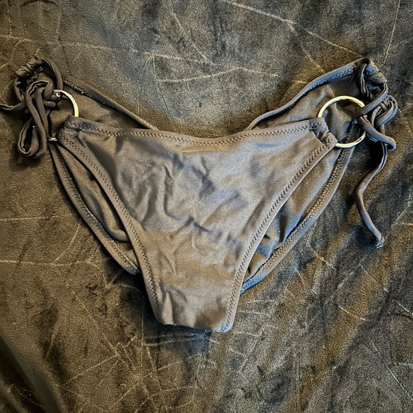 Black scrunch butt bikini bottom with ring ties - Picture 2 of 2